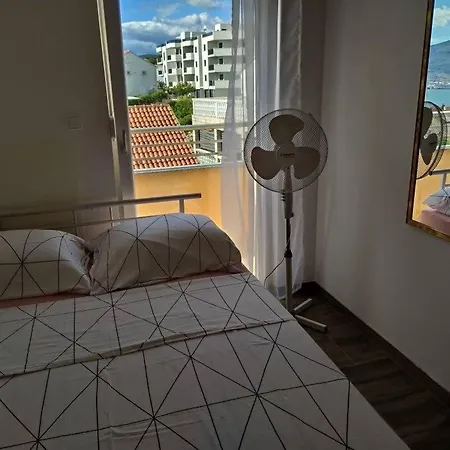 In Okrug Gornji With Sea View, Balcony, Air Conditioning, Wifi 5059-5 特罗吉尔
