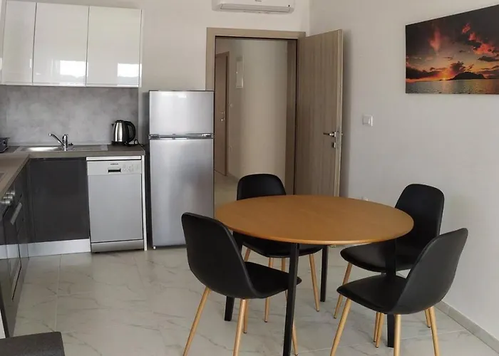 In Okrug Gornji With Sea View, Balcony, Air Conditioning, Wifi 5059-5 * 特罗吉尔
