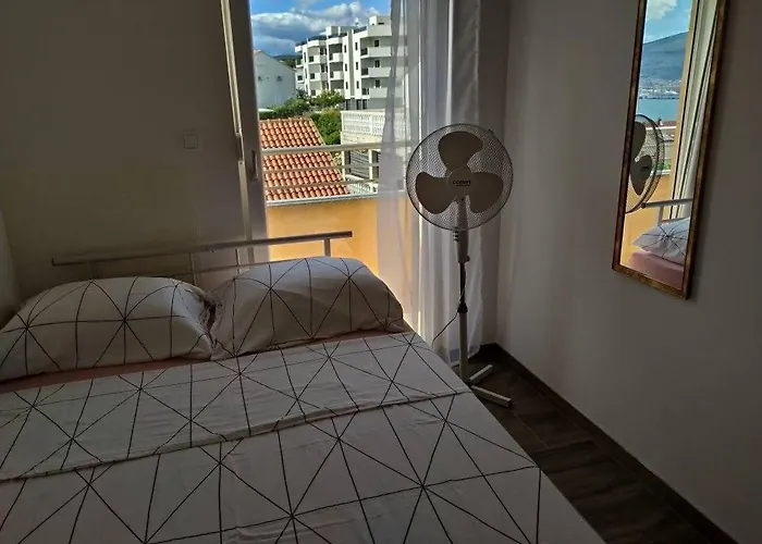 In Okrug Gornji With Sea View, Balcony, Air Conditioning, Wifi 5059-5 特罗吉尔